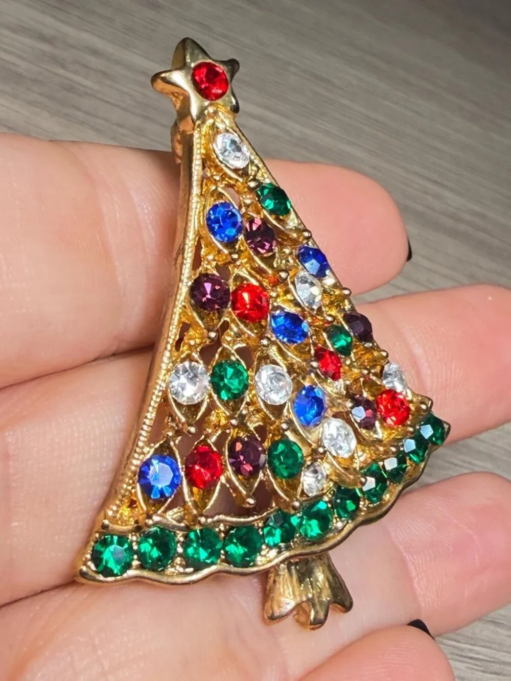 Christmas Tree Brooch Gold Tone Rhinestone Multicolor Openwork Star Top